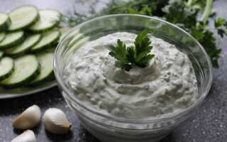 Cottage cheese-based sauces. Three delicious recipes with sour cream, herbs and cheese.